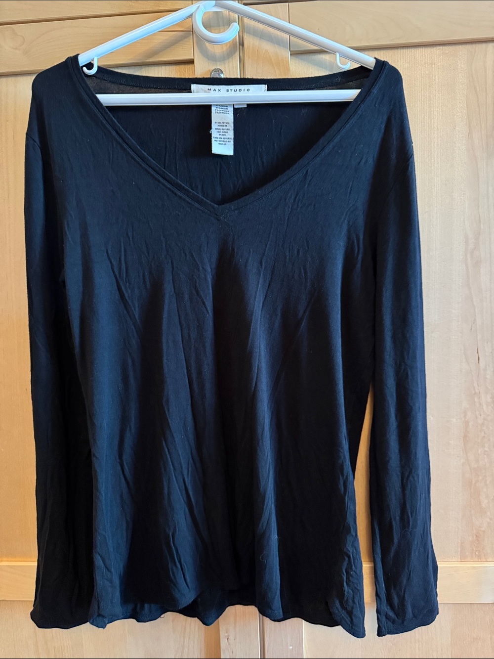 Max Studio Black V-Neck Long Sleeve Tee